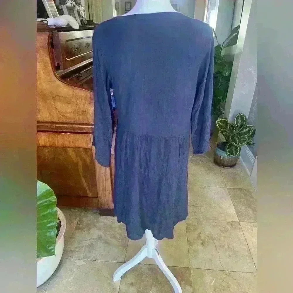 Old Navy ladies dress size medium. Tassels in front. Fully lined. Excellent cond